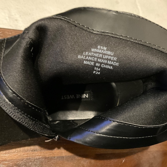 Nine West Malibu Ankle Leather Black Suede Booties size 6.5 - Picture 7 of 7